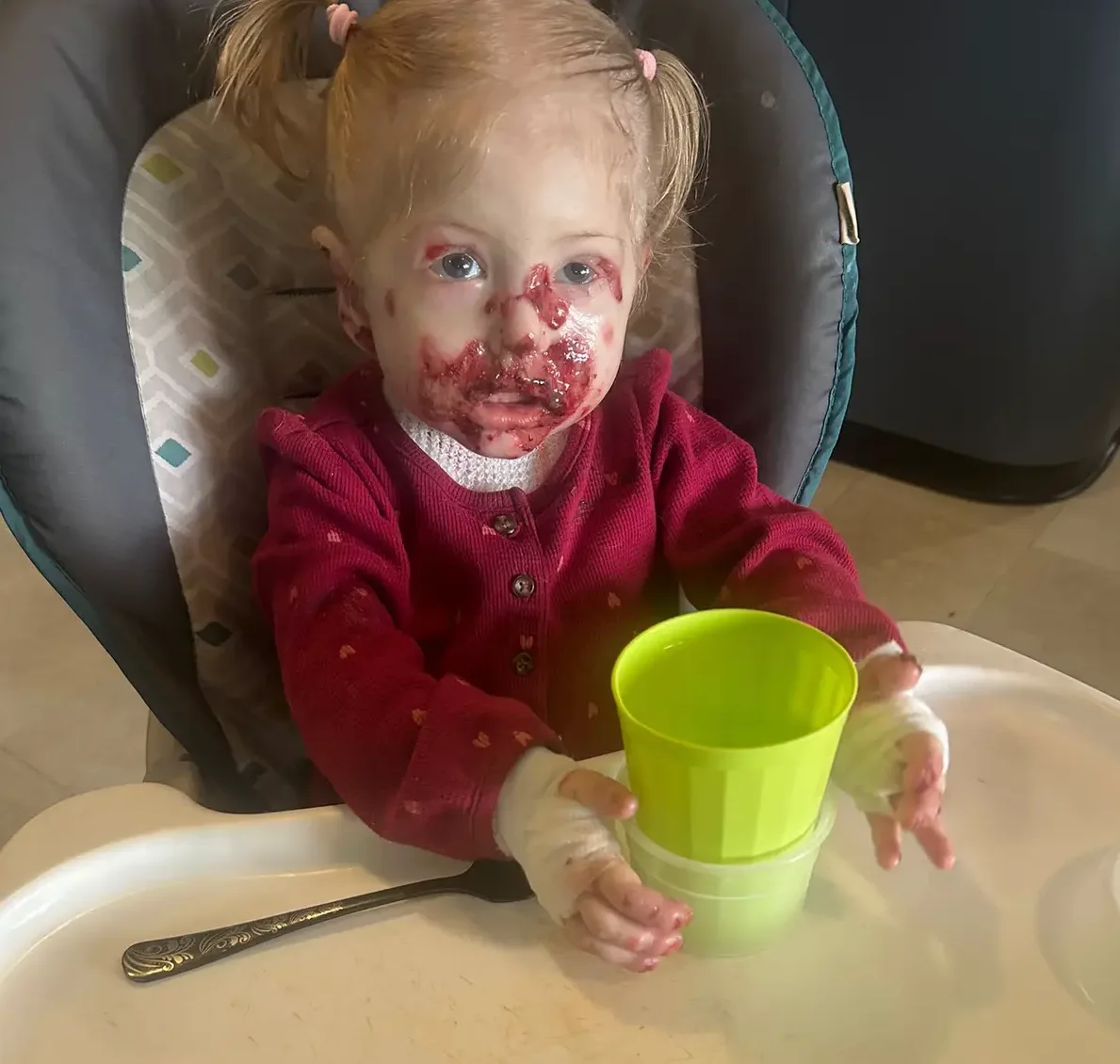 Alice recebendo cuidados